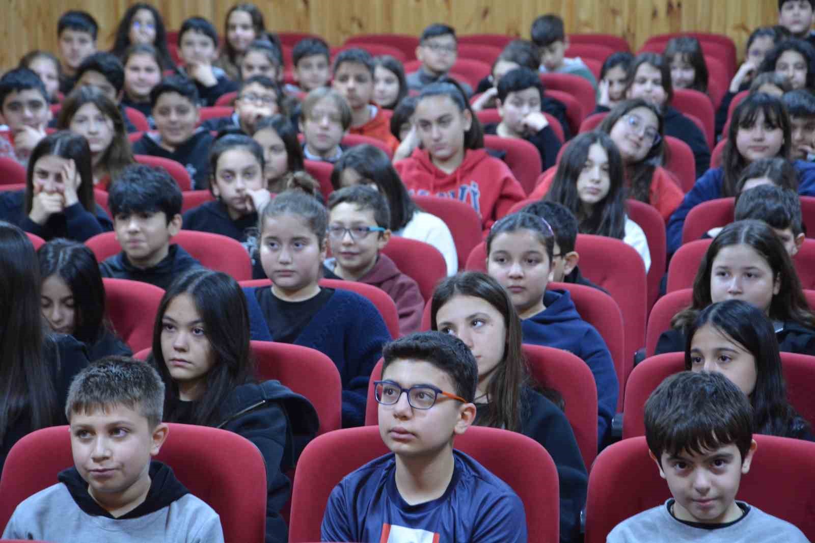 "Asrın felaketi"nin yıl dönümünde öğrencilere deprem eğitimi

