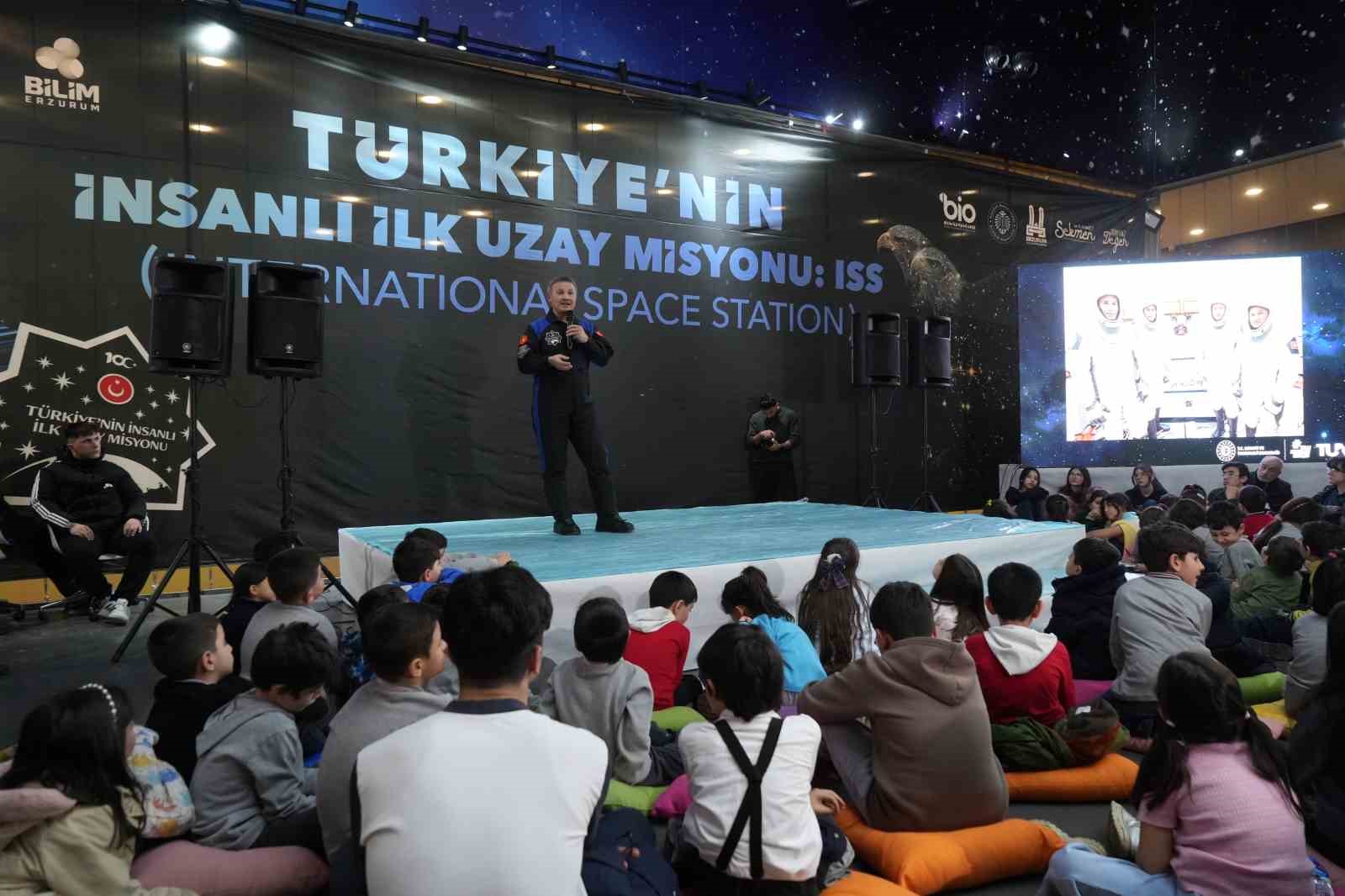 Astronot Alper Gezeravcı: "2027’de aya erişim noktasında koyulmuş hedefimiz var"

