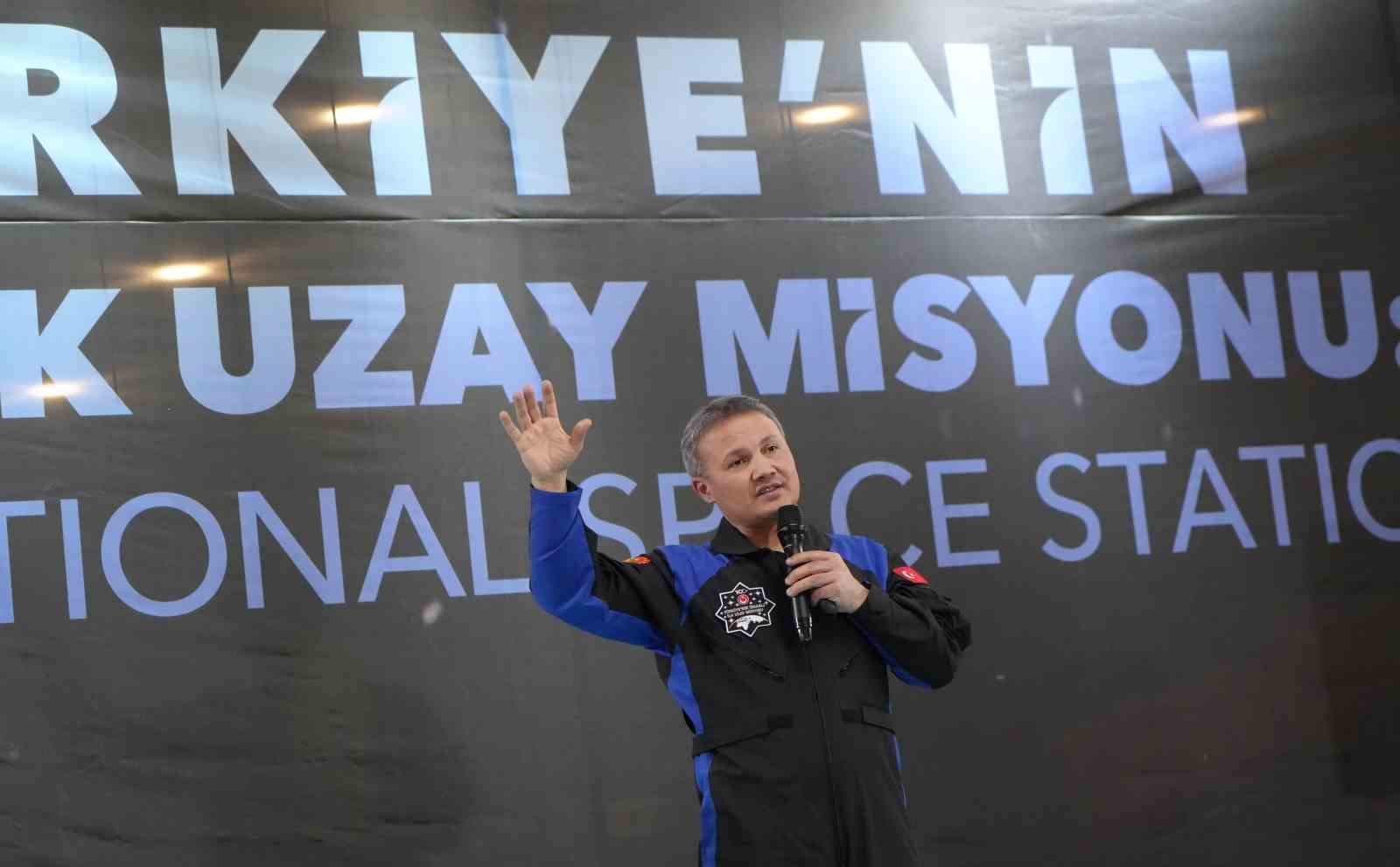 Astronot Alper Gezeravcı: "2027’de aya erişim noktasında koyulmuş hedefimiz var"

