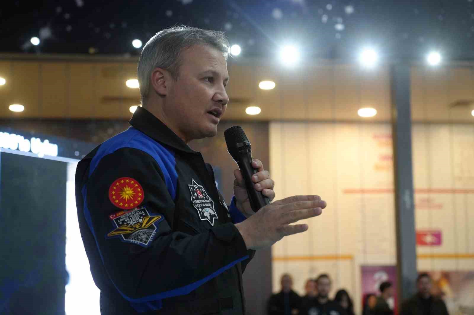 Astronot Alper Gezeravcı: "2027’de aya erişim noktasında koyulmuş hedefimiz var"
