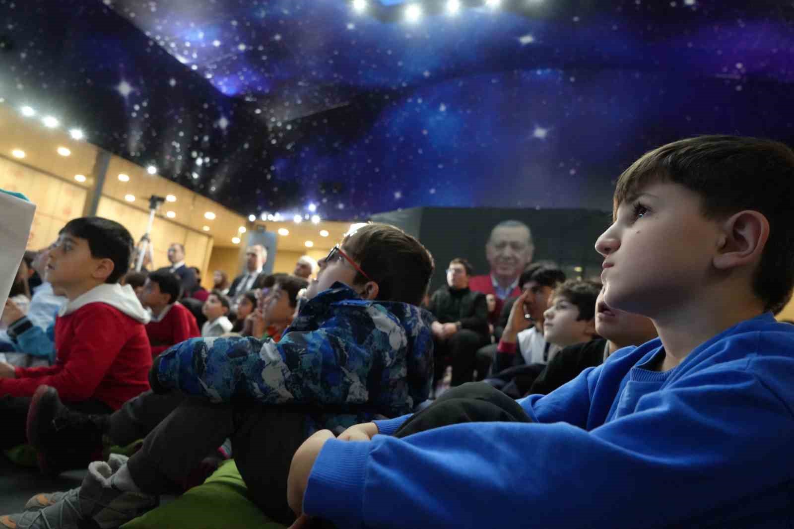 Astronot Alper Gezeravcı: "2027’de aya erişim noktasında koyulmuş hedefimiz var"
