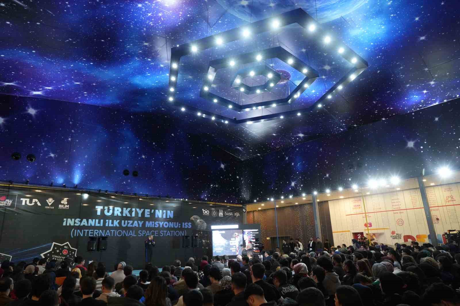 Astronot Alper Gezeravcı: "2027’de aya erişim noktasında koyulmuş hedefimiz var"
