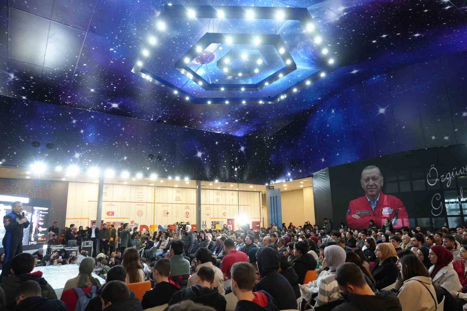 Astronot Alper Gezeravcı: "2027’de aya erişim noktasında koyulmuş hedefimiz var"
