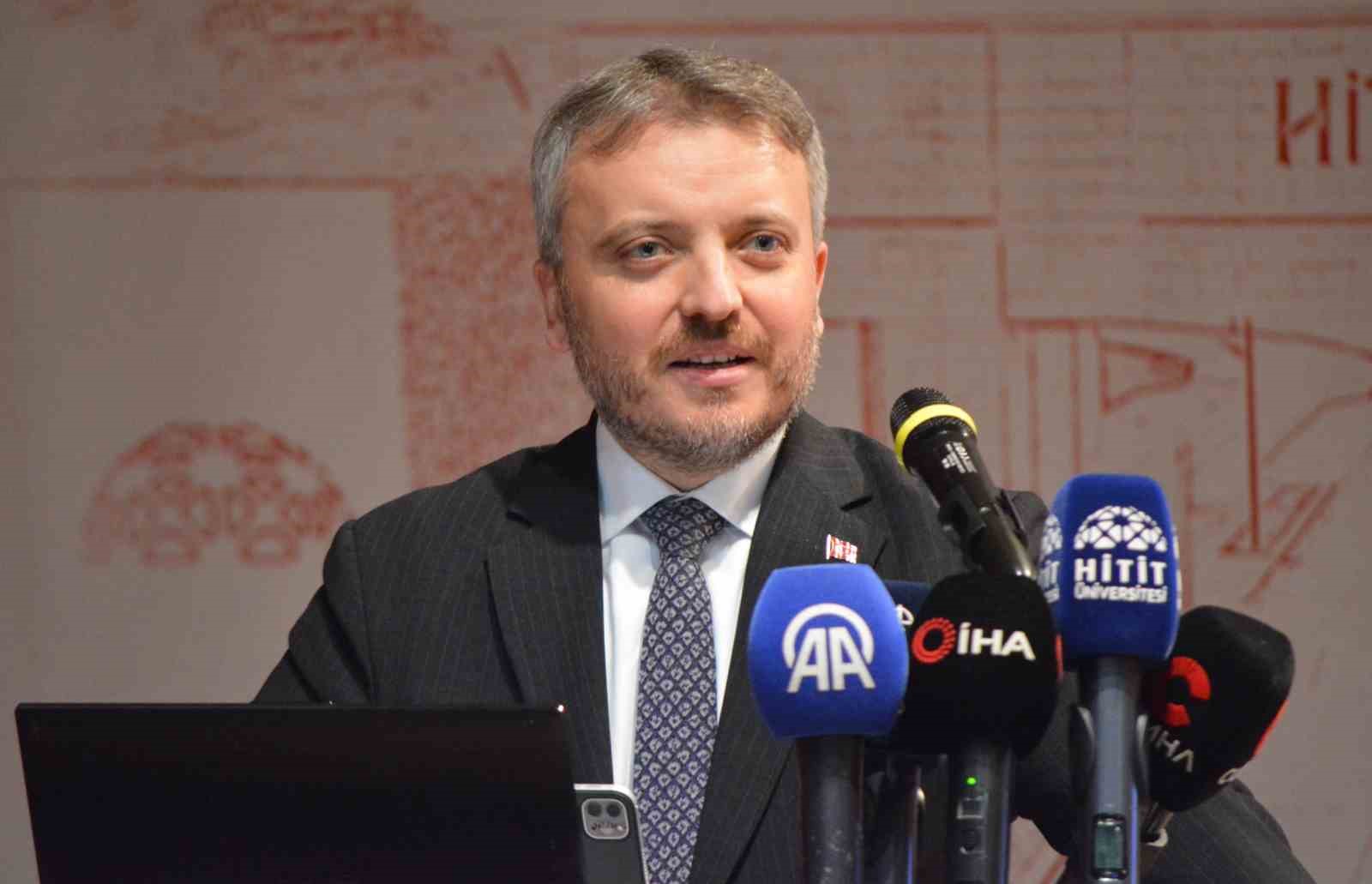 Astronot Alper Gezeravcı, üniversite öğrencileriyle buluştu
