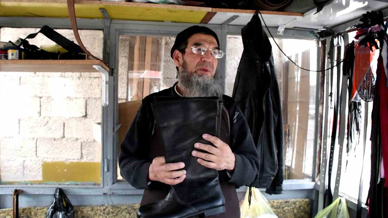 Ata mesleği zamana direniyor: Yozgat’ta Kırgızların deri işlemeciliği yok olma tehlikesiyle karşı karşıya
Ata mesleği zamana direniyor: Yozgat’ta Kırgızların deri işlemeciliği yok olma tehlikesiyle karşı karşıya