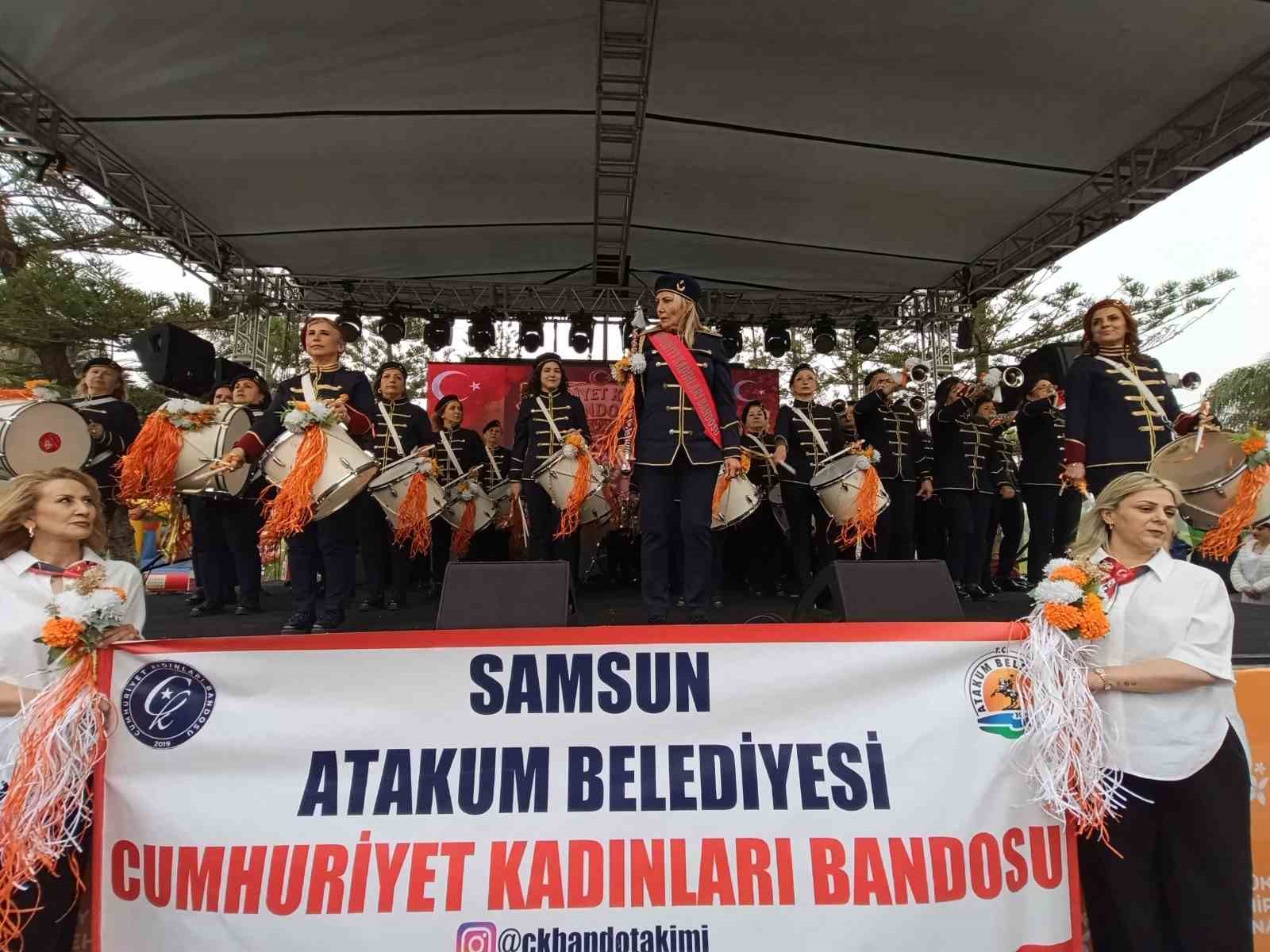 Atakum Cumhuriyet Kadınları Bandosu, festivale damga vurdu
Atakum Cumhuriyet Kadınları Bandosu, festivale damga vurdu