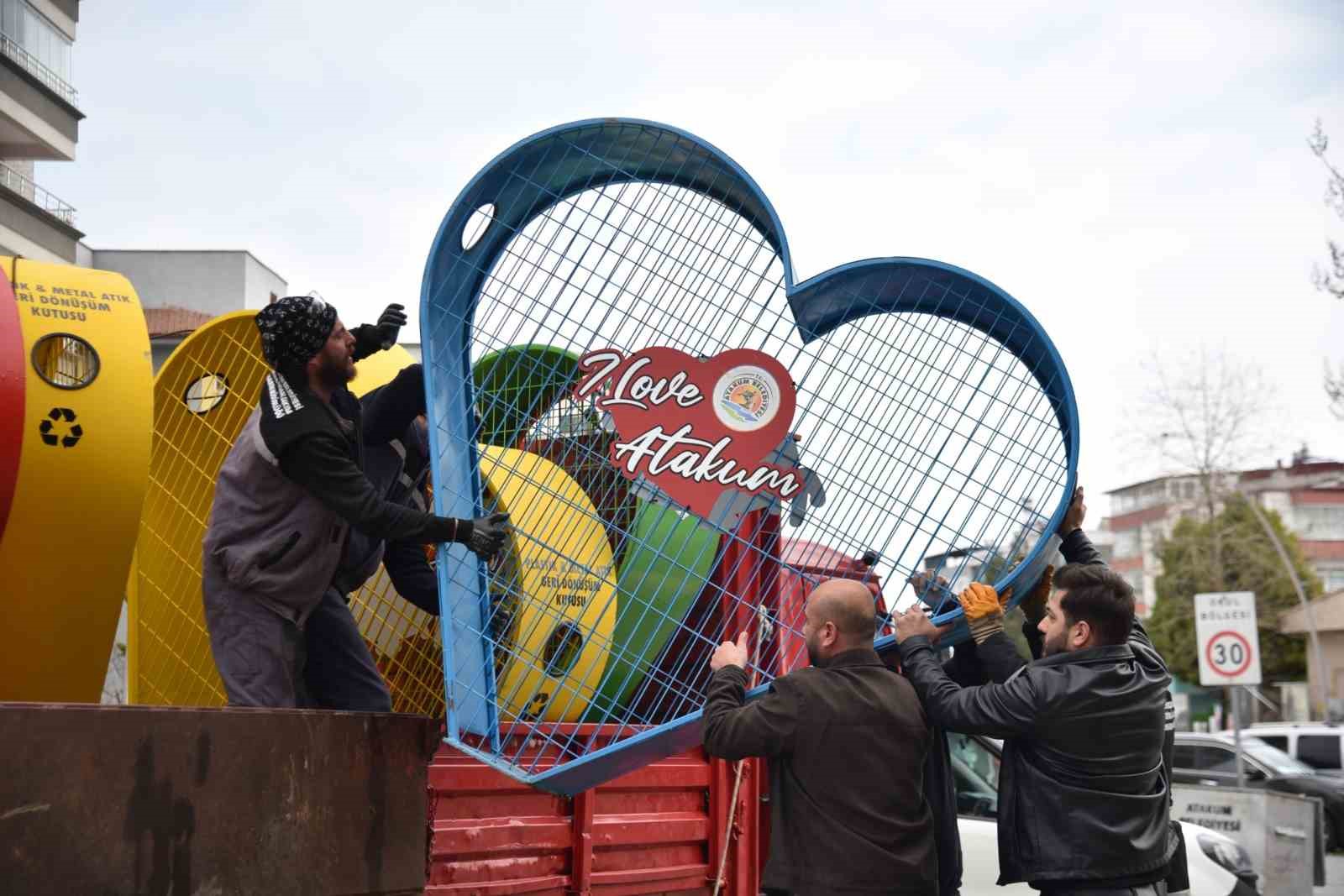 Atakum’a doğa dostu geri dönüşüm kutuları
Atakum’a doğa dostu geri dönüşüm kutuları