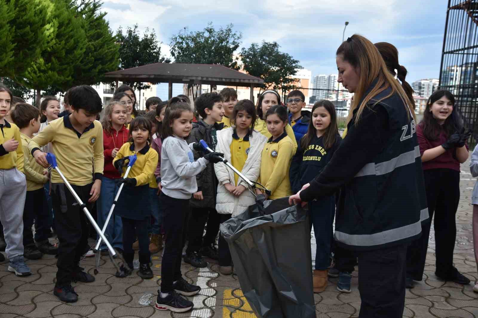 Atakum’da çocuklardan çevre temizliği konusunda anlamlı etkinlik
Atakum’da çocuklardan çevre temizliği konusunda anlamlı etkinlik