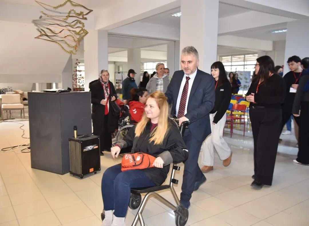 Atakum’da engellilerin sorunlarına dikkat çekildi
Atakum’da engellilerin sorunlarına dikkat çekildi