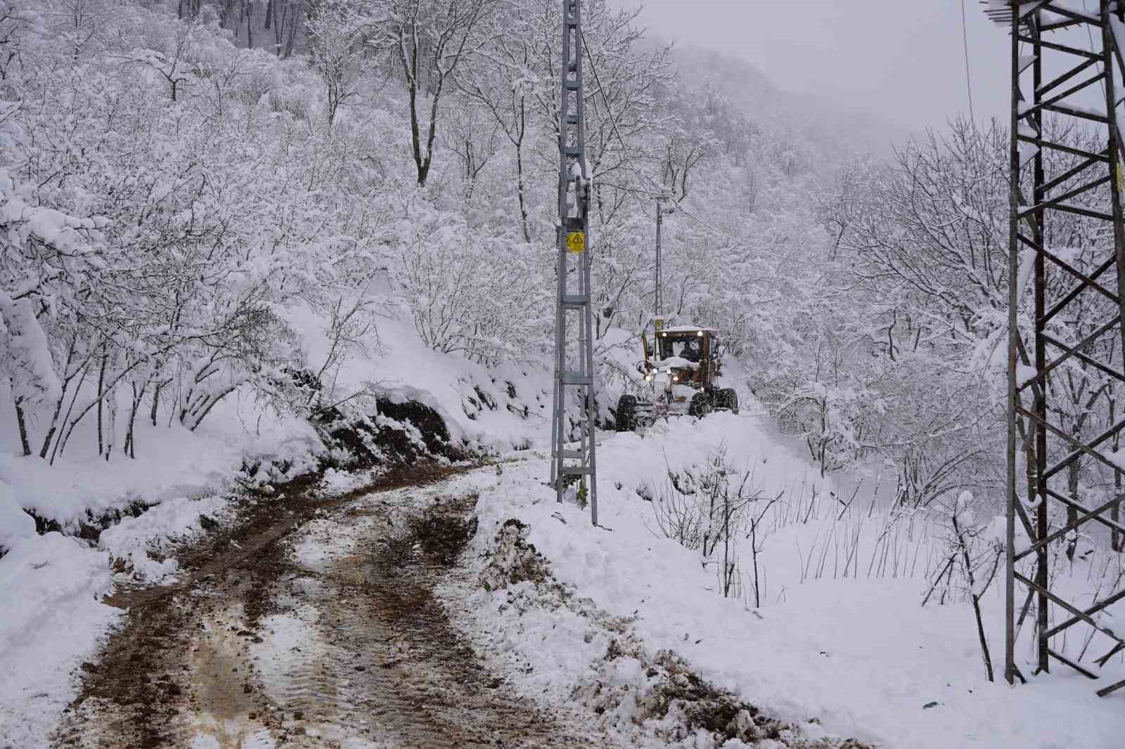 Atakum’da yoğun kar mesaisi
