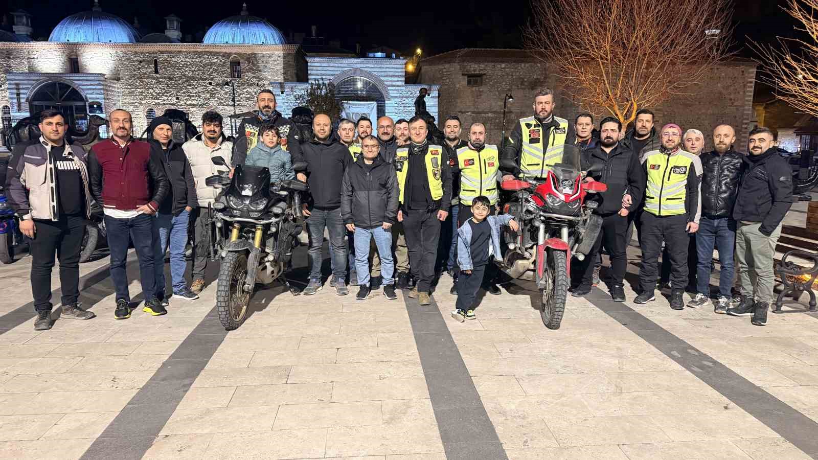 Atalarının develerle gittiği umre yolculuğunu onlar motosikletleri ile yaptı
