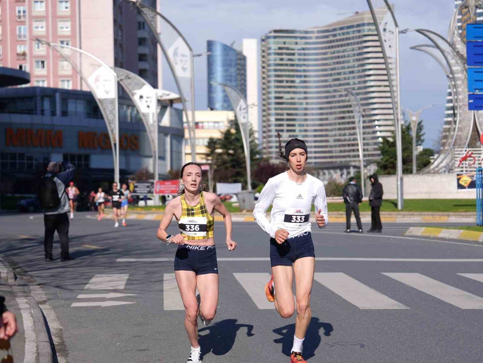 Ataşehir’de bir ilk: 1200 sporcu Ata Koşusu’nda ter döktü
Ataşehir’de bir ilk: 1200 sporcu Ata Koşusu’nda ter döktü