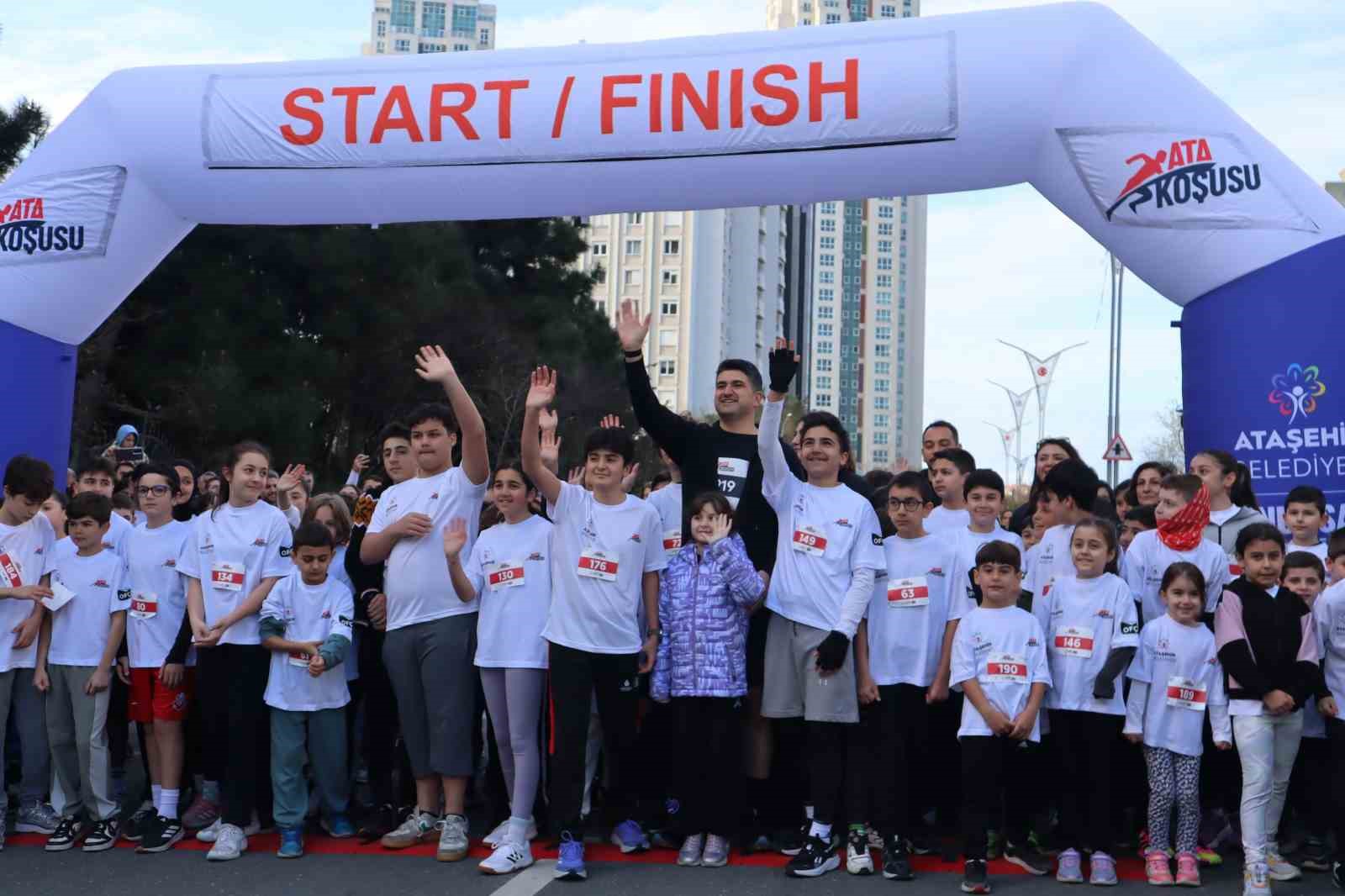 Ataşehir’de bir ilk: 1200 sporcu Ata Koşusu’nda ter döktü
Ataşehir’de bir ilk: 1200 sporcu Ata Koşusu’nda ter döktü