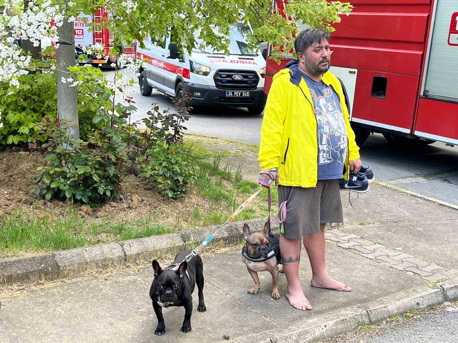 Ataşehir’de site içinde yangın: Sakat köpek mahsur kaldı
