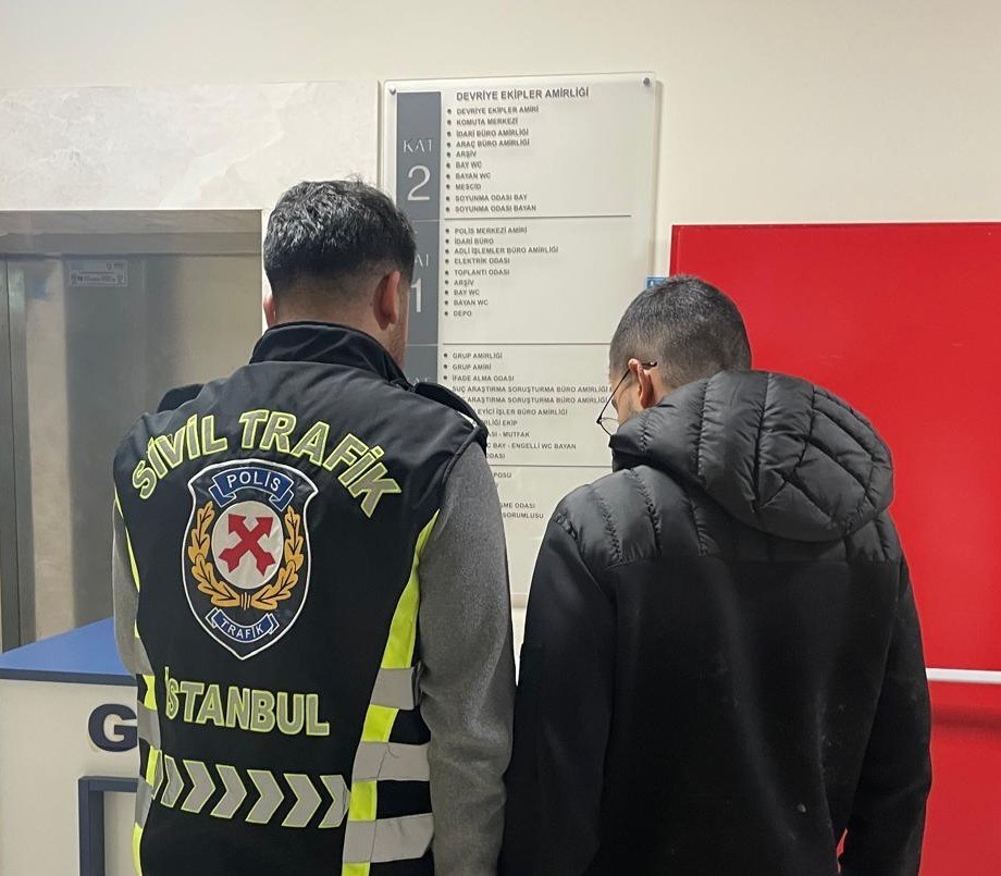 Ataşehir’deki sopalı ’yol verme’ kavgasına 1 milyon 164 bin TL rekor ceza
Ataşehir’deki sopalı ’yol verme’ kavgasına 1 milyon 164 bin TL rekor ceza