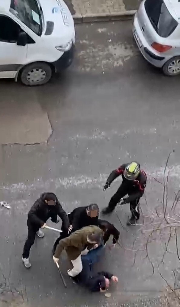 Ataşehir’deki sopalı ’yol verme’ kavgasına 1 milyon 164 bin TL rekor ceza
Ataşehir’deki sopalı ’yol verme’ kavgasına 1 milyon 164 bin TL rekor ceza