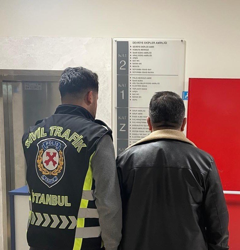 Ataşehir’deki sopalı ’yol verme’ kavgasına 1 milyon 164 bin TL rekor ceza
Ataşehir’deki sopalı ’yol verme’ kavgasına 1 milyon 164 bin TL rekor ceza