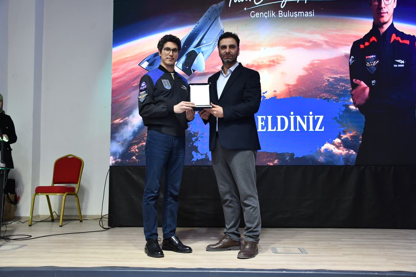 Atasever, Bolvadinli gençler ile bir araya geldi
