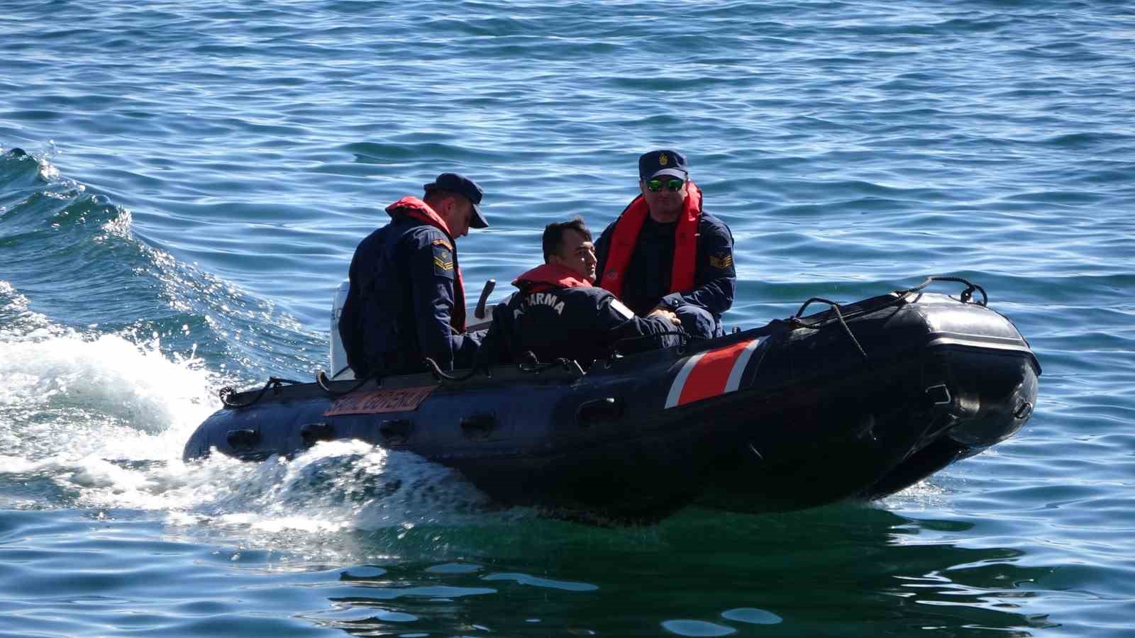 Atatürk Baraj Gölüne füze parçaları düştü
