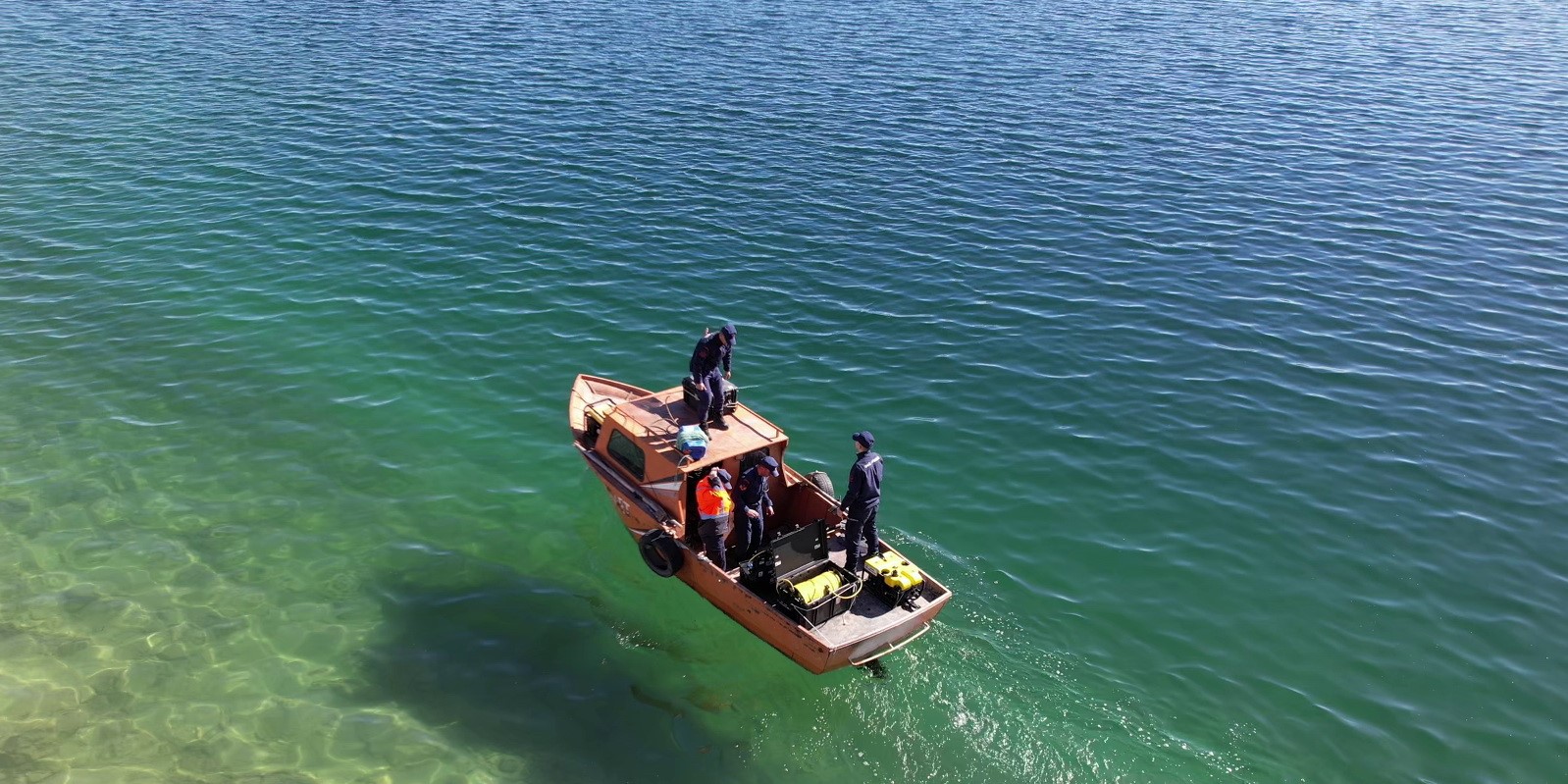 Atatürk Baraj Gölüne füze parçaları düştü
