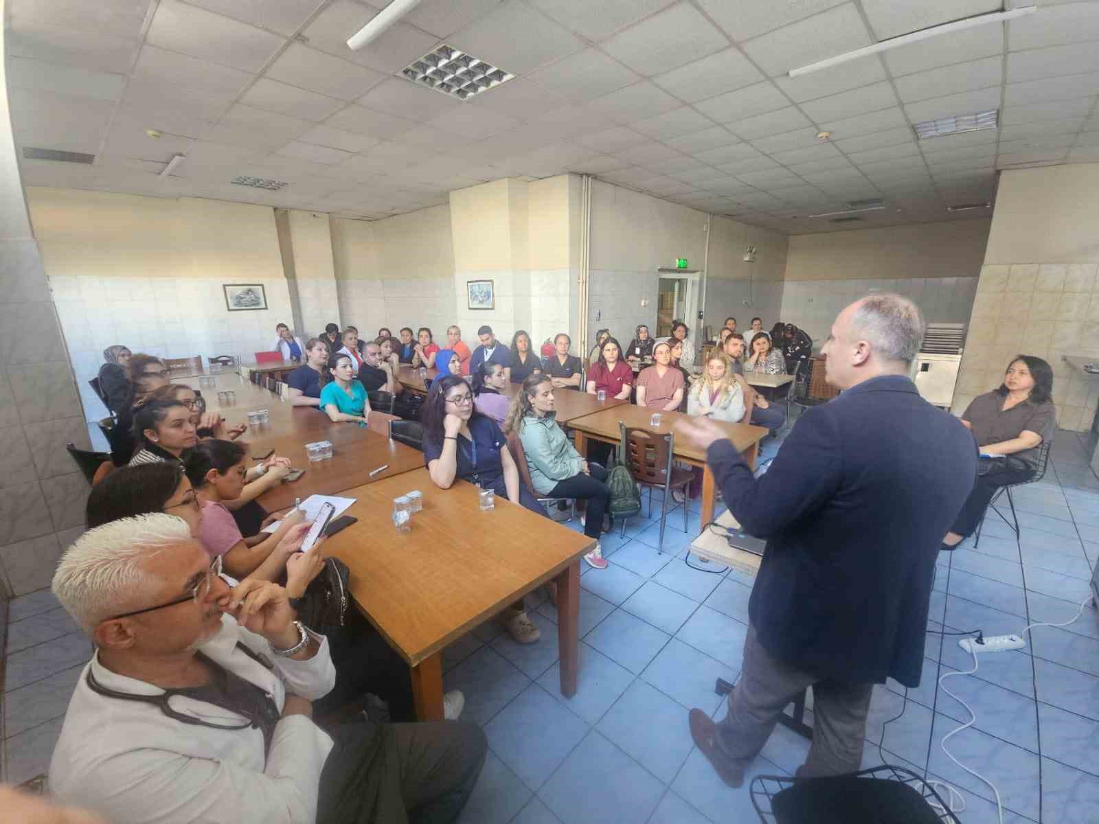 Atatürk Devlet Hastanesi’nde sağlık çalışanlarına hukuki eğitim

