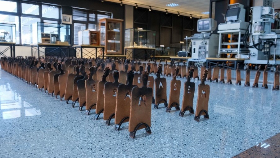 Atatürk Üniversitesi Araştırma Hastanesi Müzesi’nde anlamlı sergi: "Maske, Mesafe, Temizlik"
