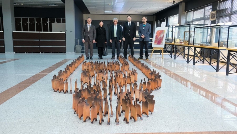 Atatürk Üniversitesi Araştırma Hastanesi Müzesi’nde anlamlı sergi: "Maske, Mesafe, Temizlik"
