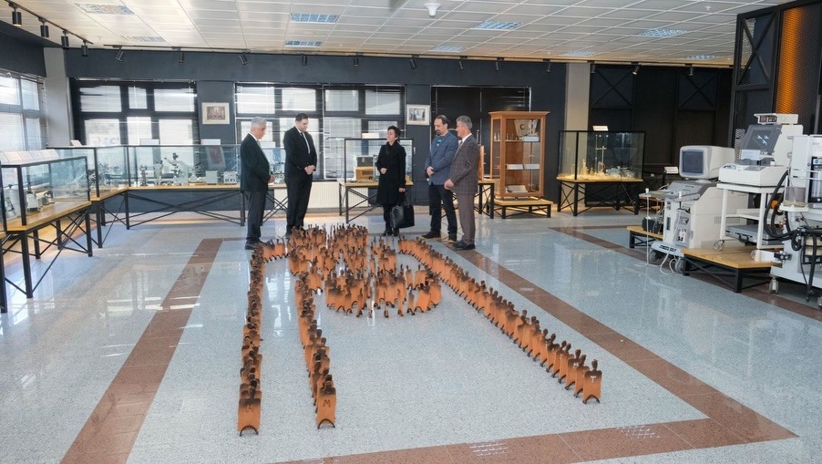 Atatürk Üniversitesi Araştırma Hastanesi Müzesi’nde anlamlı sergi: "Maske, Mesafe, Temizlik"
