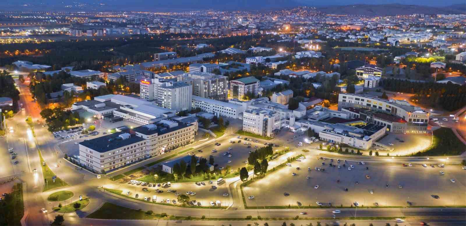 Atatürk Üniversitesi Araştırma Hastanesi’nde bir yılda 1 milyon 300 binin üzerinde muayene
Atatürk Üniversitesi Araştırma Hastanesi’nde bir yılda 1 milyon 300 binin üzerinde muayene