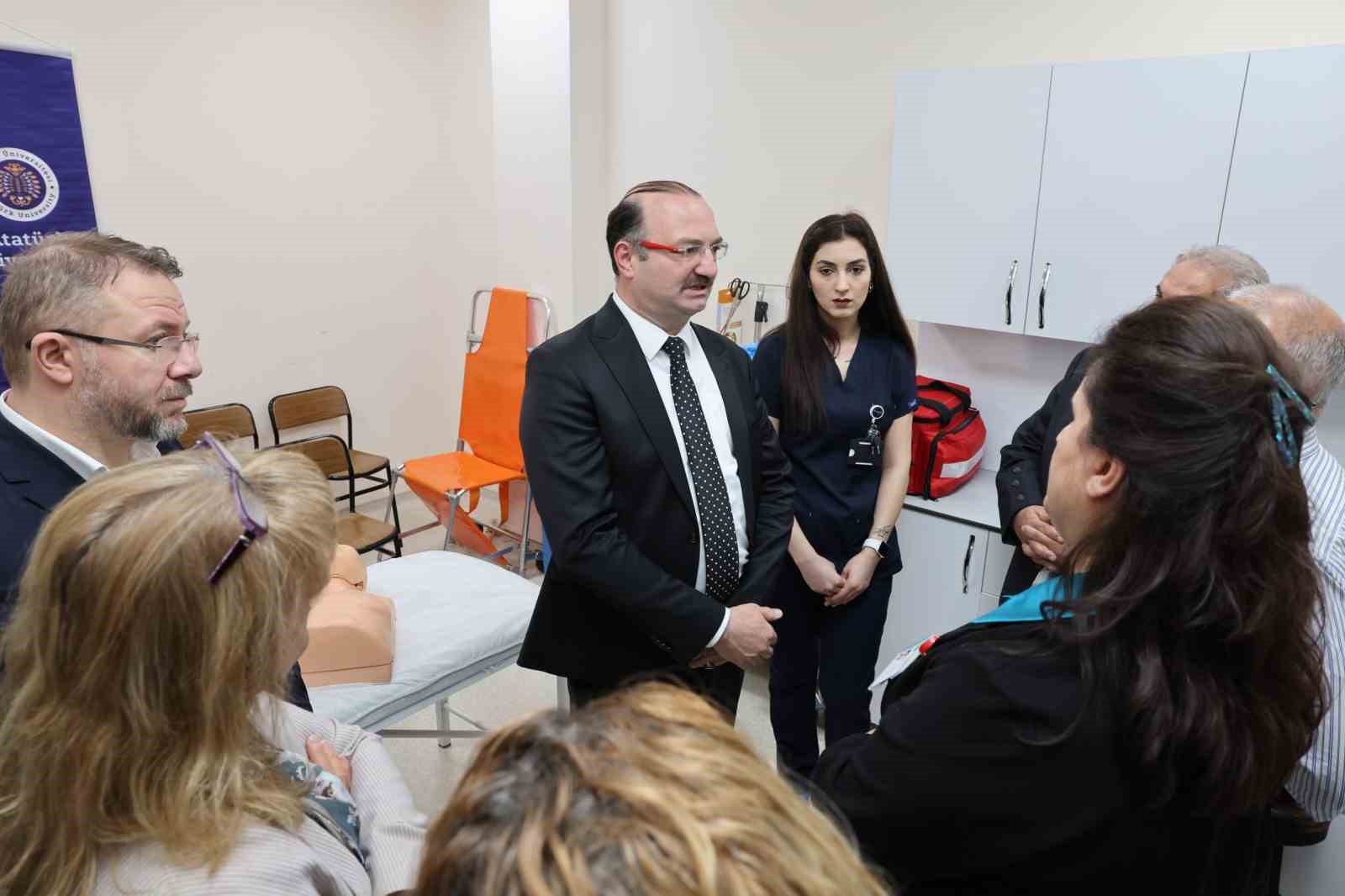 Atatürk Üniversitesi Diş Hekimliği Fakültesinde OPDU Kliniği ve Acil Tıbbi Müdahale Odası hizmete girdi
