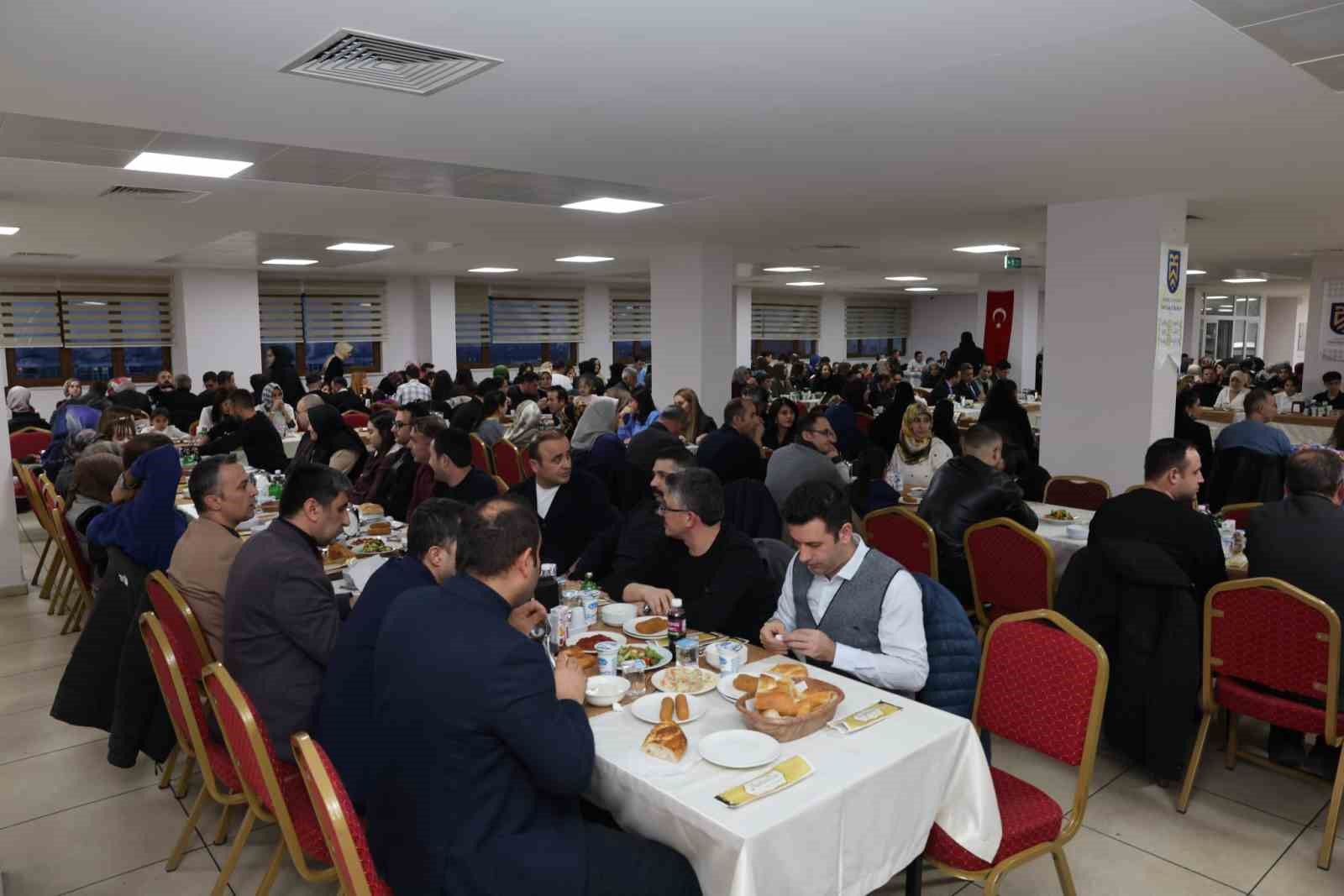 Atatürk Üniversitesi özel vakıf okulları ailesi iftar sofrasında buluştu
