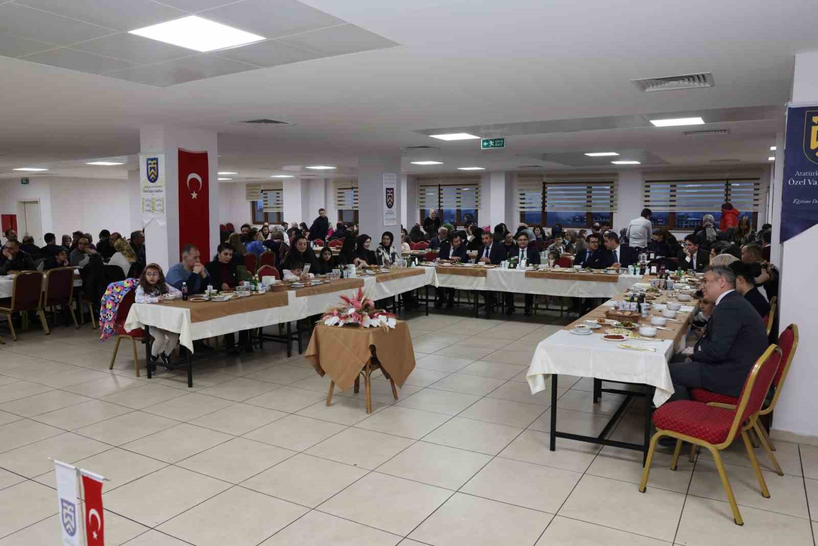 Atatürk Üniversitesi özel vakıf okulları ailesi iftar sofrasında buluştu
