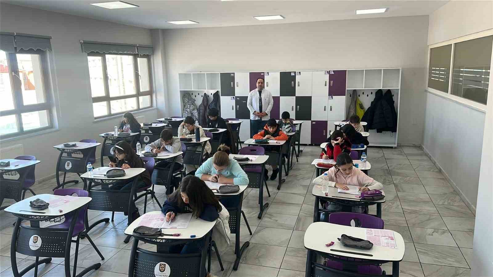 Atatürk Üniversitesi Özel Vakıf Okulları bursluluk sınavı, yoğun katılımla gerçekleşti
