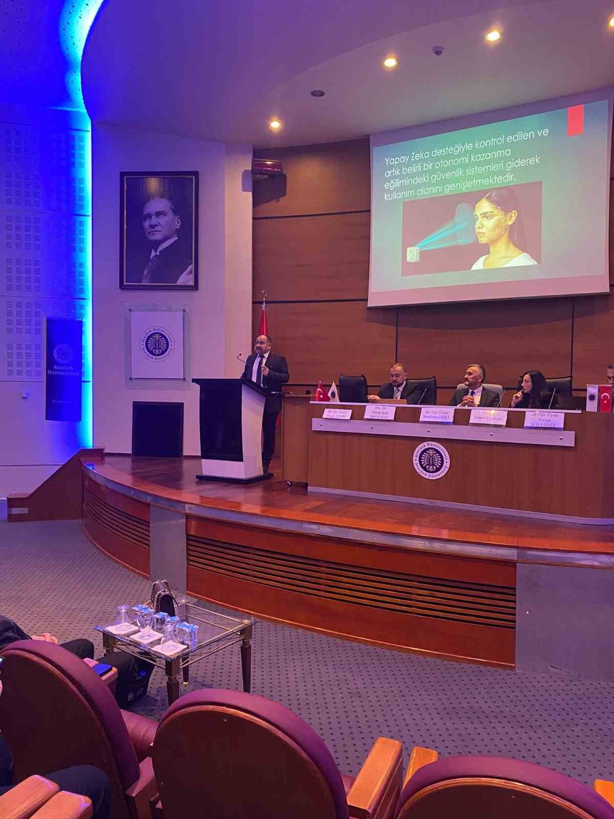 Atatürk Üniversitesi’nde, Bilişim ve teknoloji hukukunda güncel meseleler konferansı
