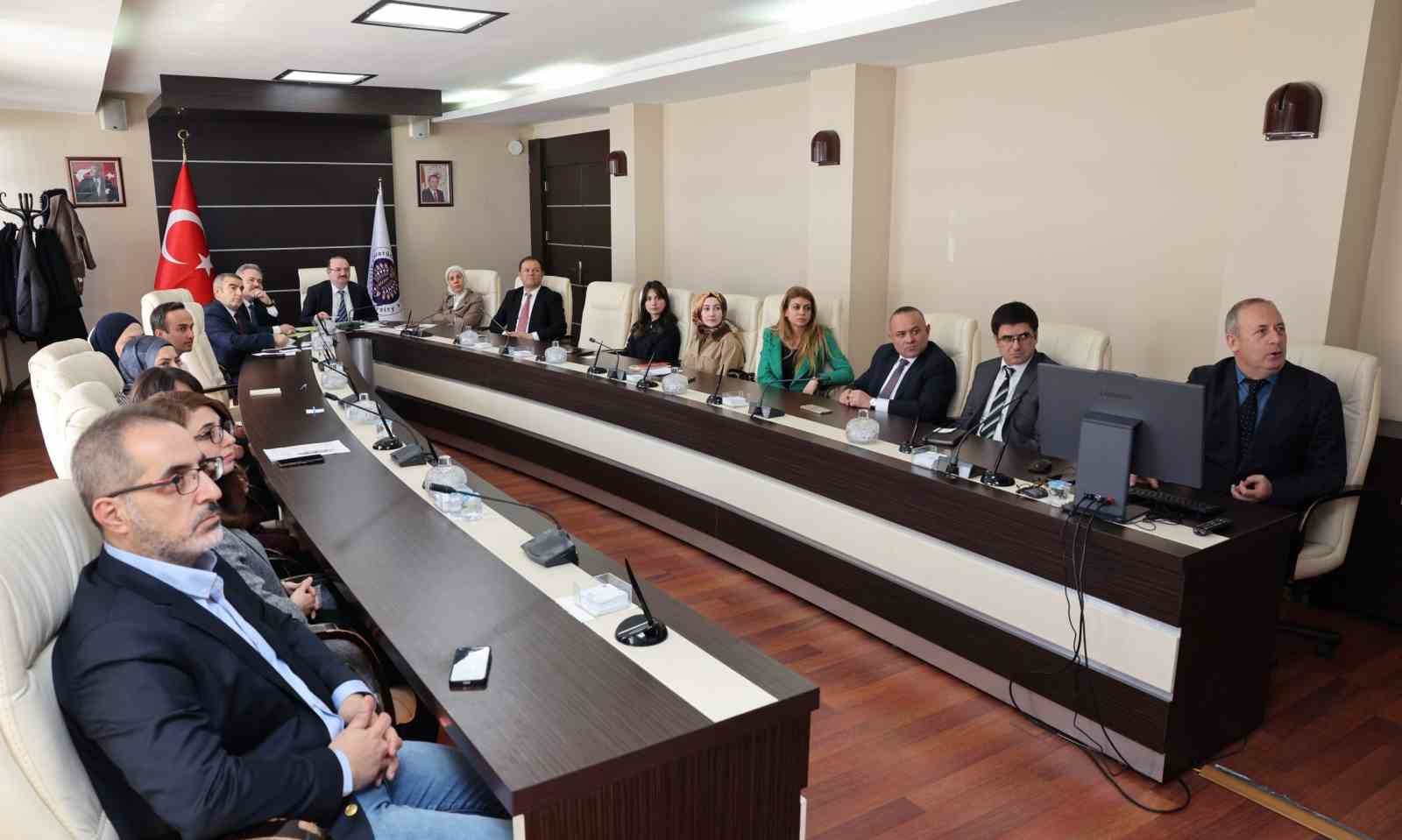 Atatürk Üniversitesinde birim değerlendirme toplantılarının ilk etabı tamamlandı
