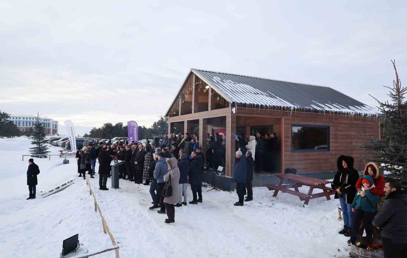 Atatürk Üniversitesi’nde kış coşkusu kampüse taşındı: Atakışpark öğrenci merkezi sezonu açtı
