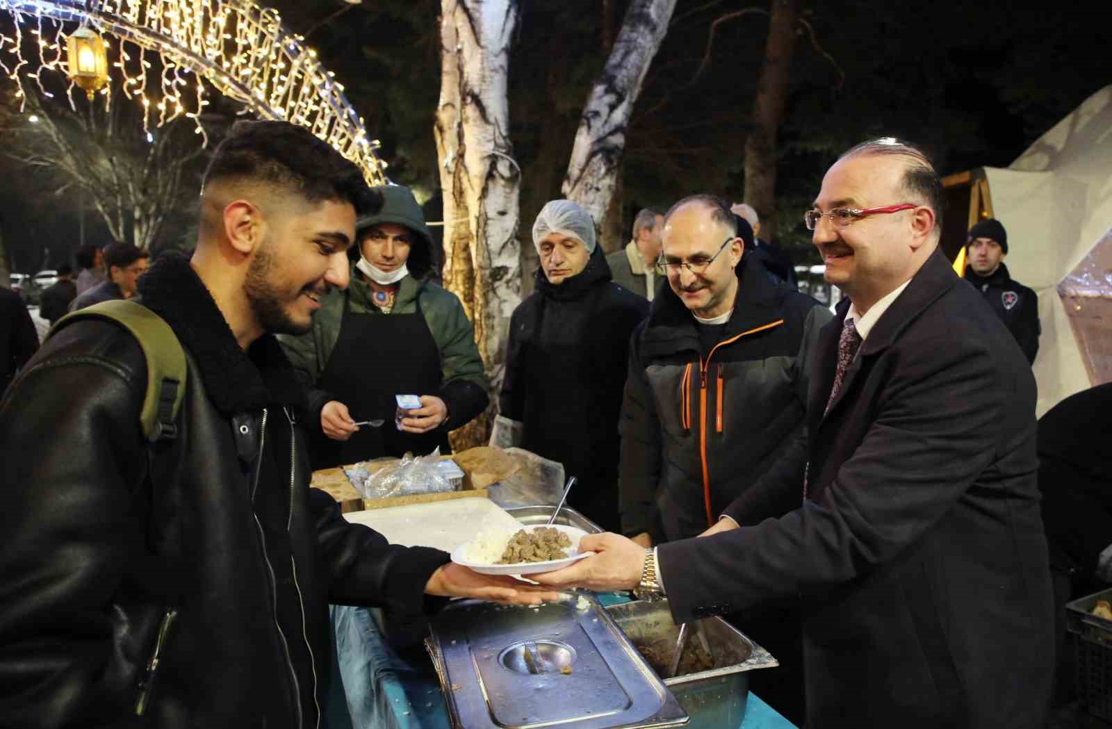 Atatürk Üniversitesinde Ramazan’ın manevi iklimi "Ramazan Yolu"nda yaşandı

