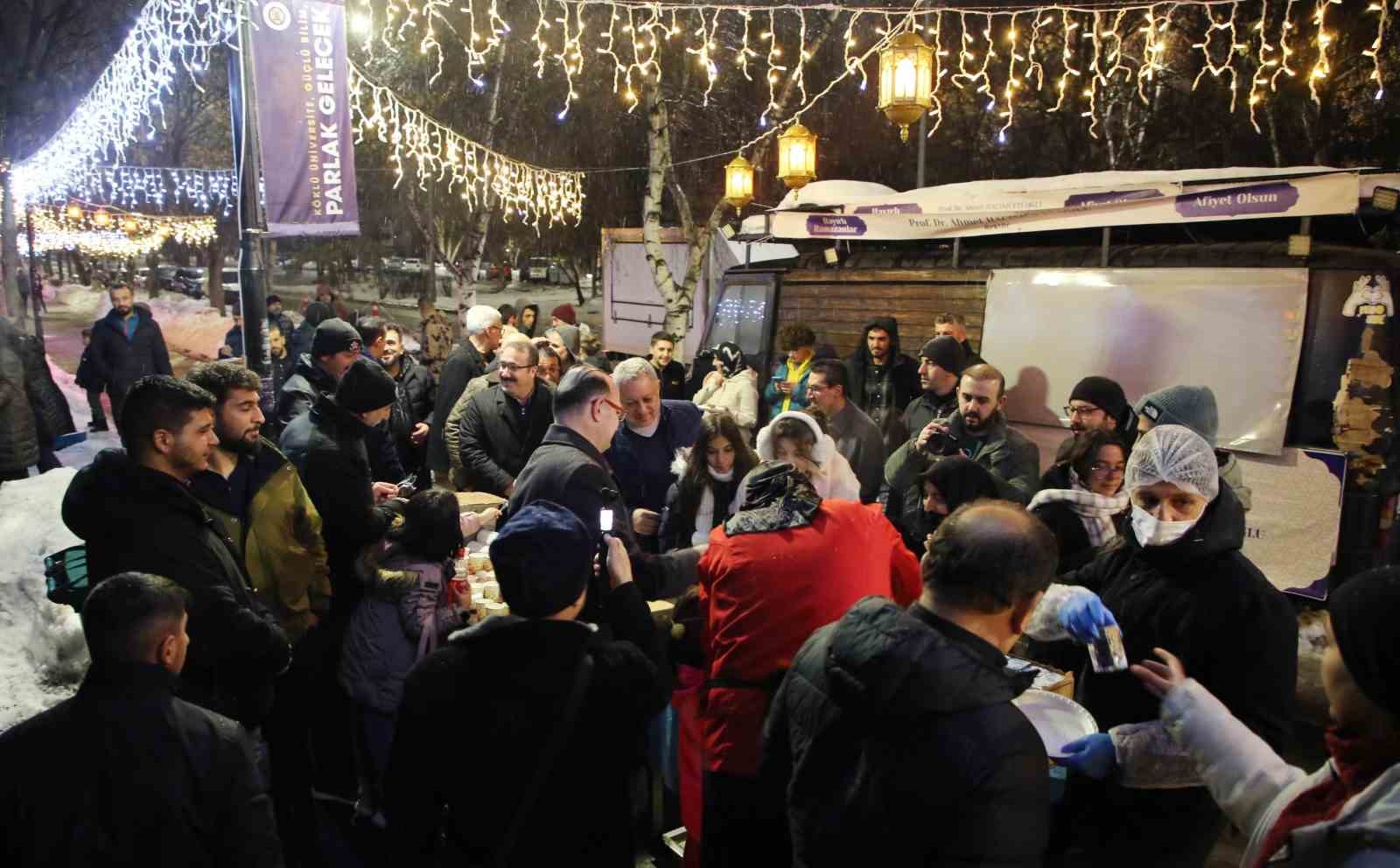 Atatürk Üniversitesinde Ramazan’ın manevi iklimi "Ramazan Yolu"nda yaşandı
