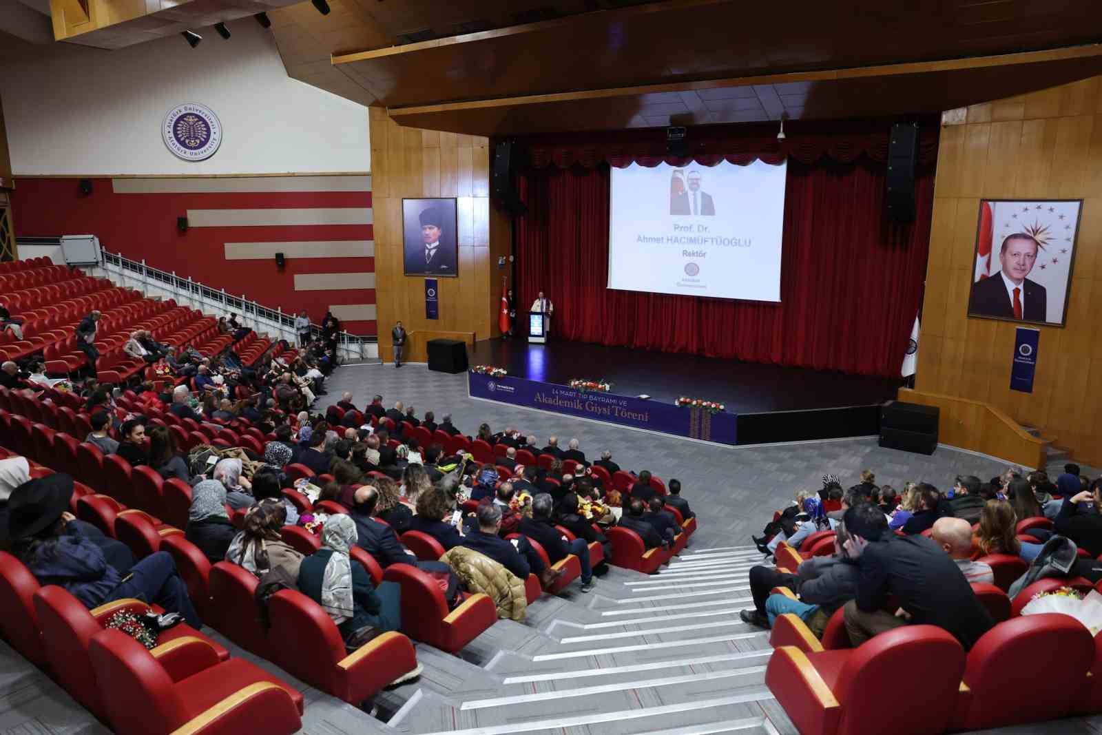 Atatürk Üniversitesinde  Tıp Bayramı ve akademik giysi töreni coşkusu
