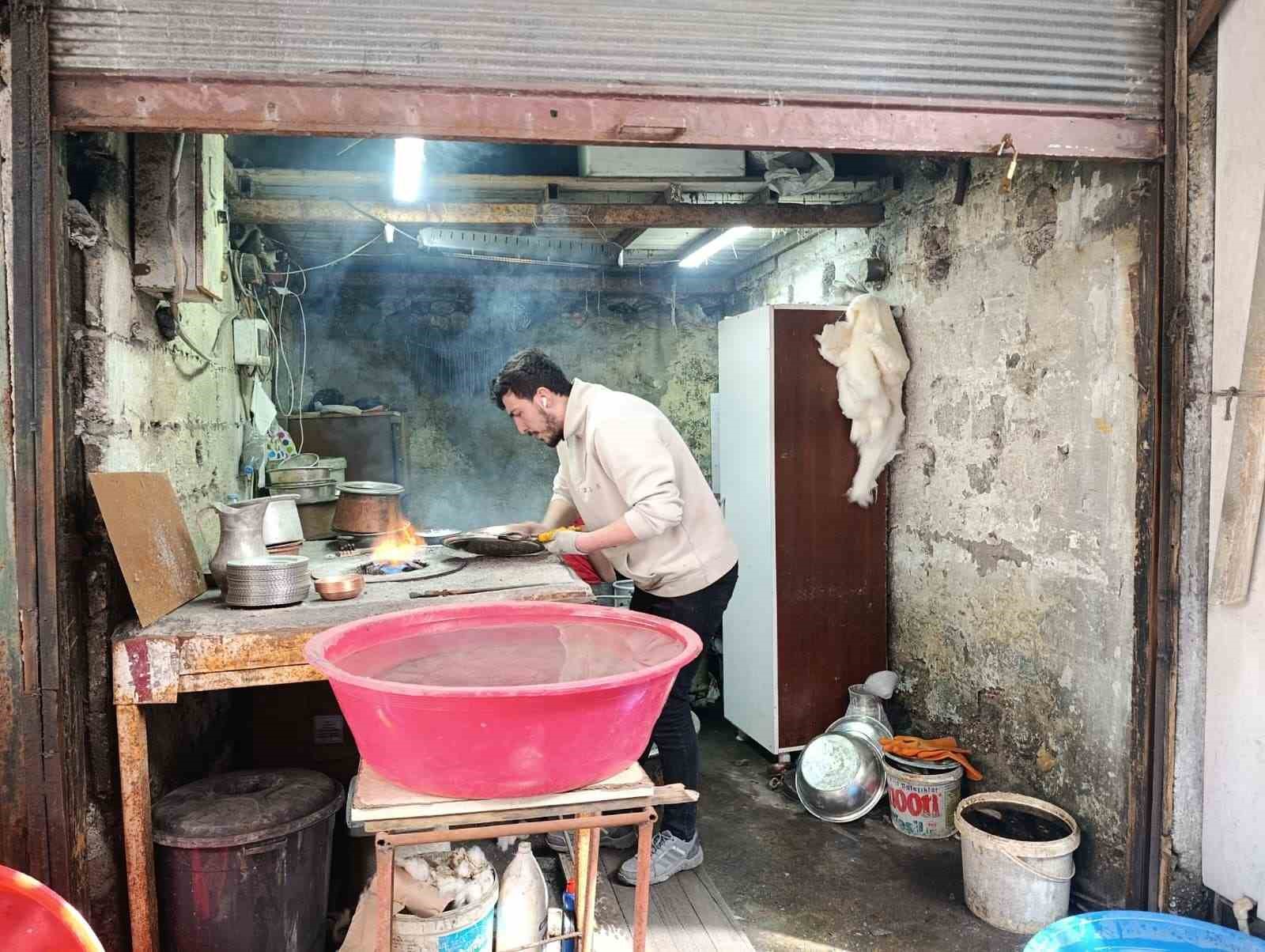 Ateş sönmek üzere: Kalaycılık mesleği çıraksızlıktan yok oluyor
Ateş sönmek üzere: Kalaycılık mesleği çıraksızlıktan yok oluyor