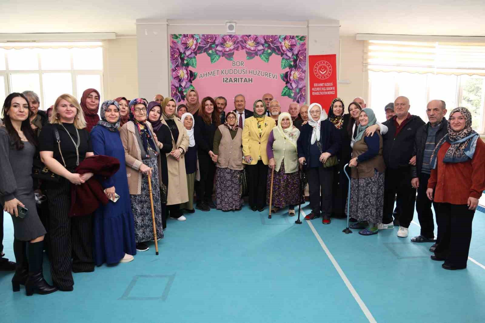 Atık kumaşlar huzurevine umut oldu
