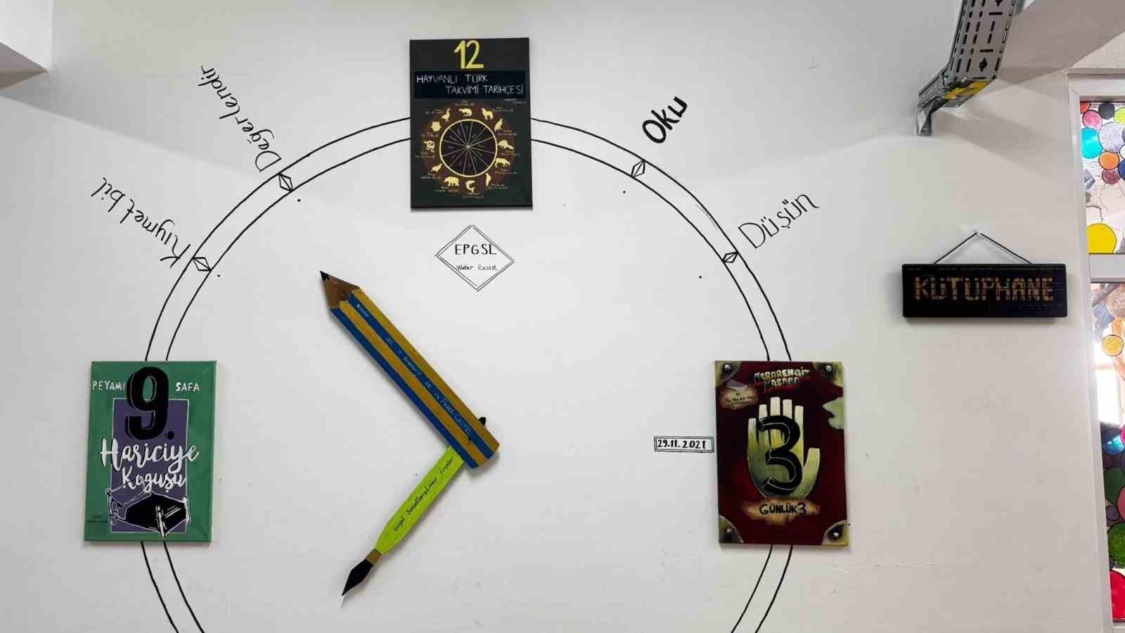 Atık malzemelerle kurulan kütüphane öğrencilerin yeni yaşam alanı oldu
