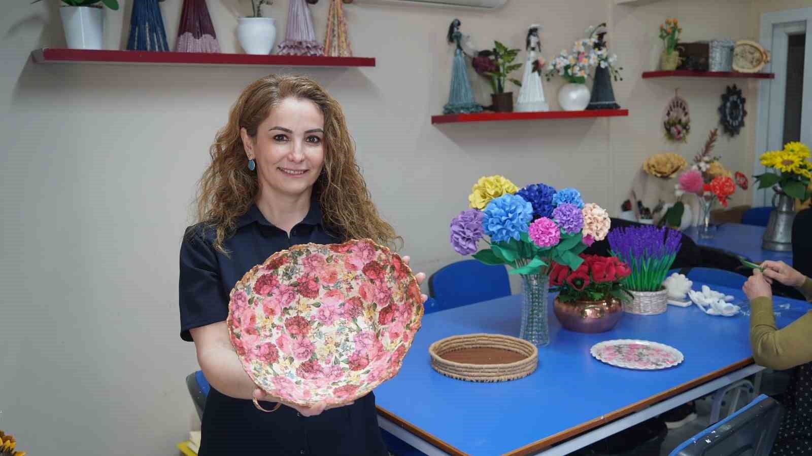 Atıklar kadınların elinde sanata dönüşüyor
