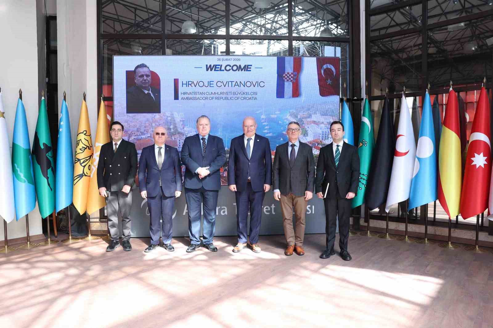 ATO Başkanı Baran: "Hırvatistan ile ticaret hacmimizi 5 milyar dolara taşımayı hedefliyoruz"
ATO Başkanı Baran: "Hırvatistan ile ticaret hacmimizi 5 milyar dolara taşımayı hedefliyoruz"