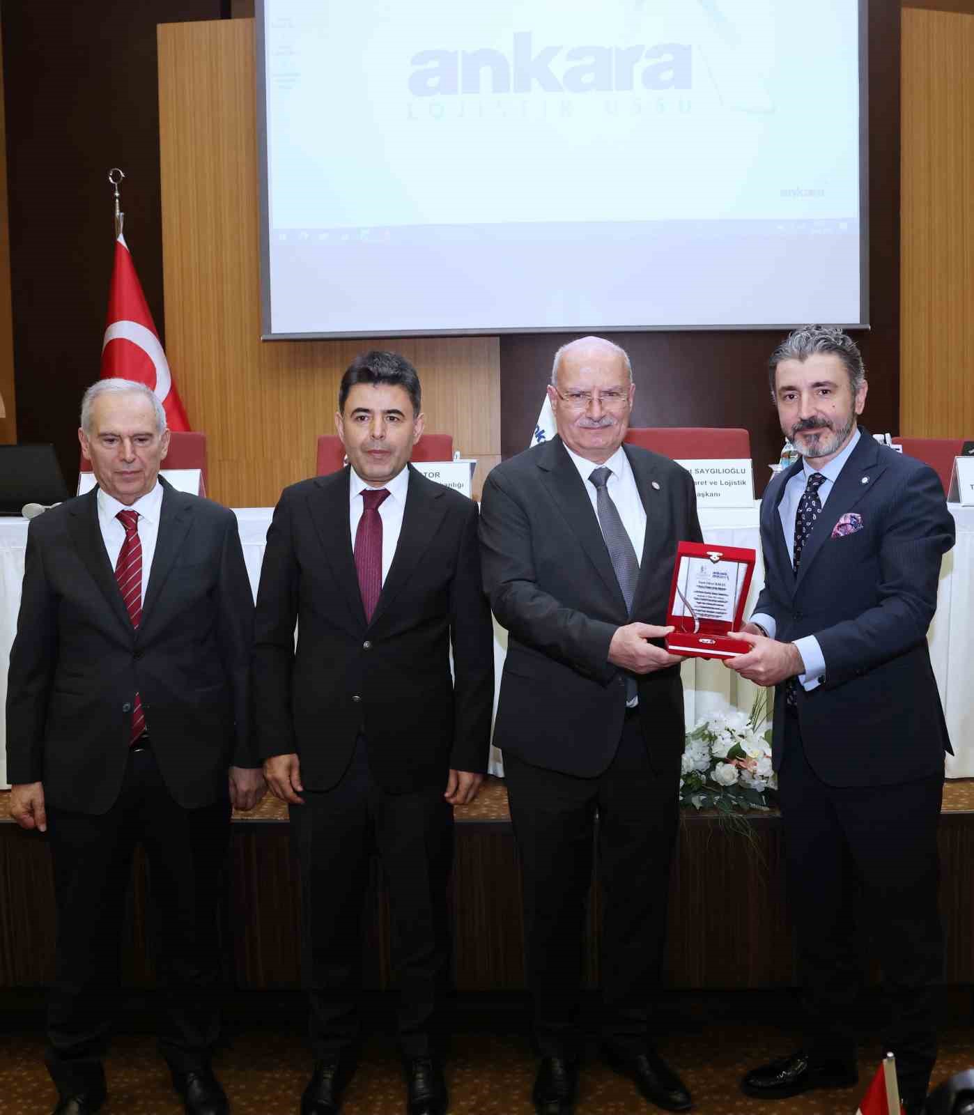 ATO Başkanı Baran: "Türkiye’nin kalbi Ankara, demiryolu ile karayolunu entegre ederek, ticaret ve lojistiği aynı potada eritiyor"
