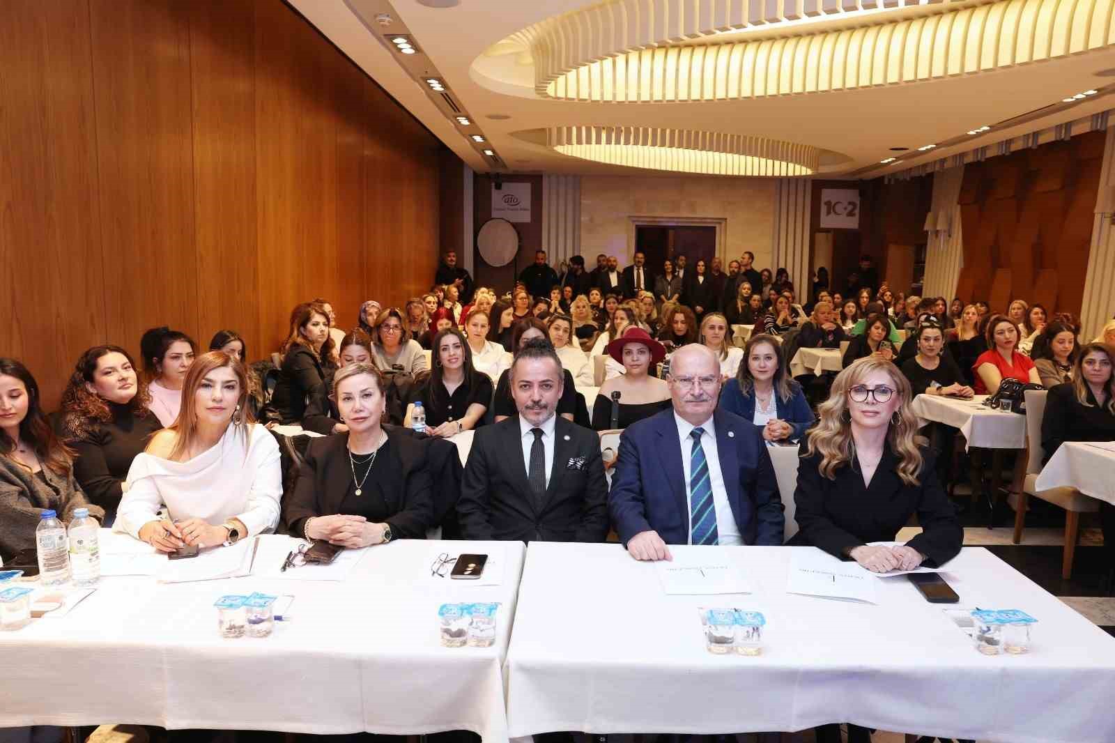 ATO’dan kuaför ve güzellik sektörü için makyaj eğitimi
ATO’dan kuaför ve güzellik sektörü için makyaj eğitimi