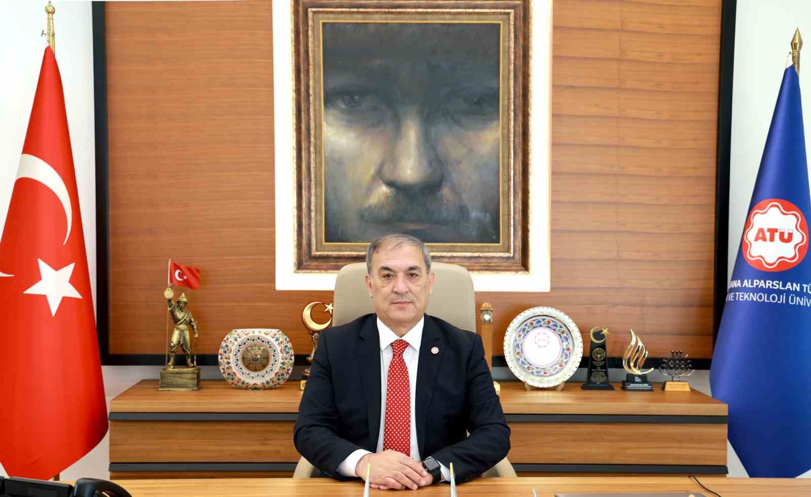 ATÜ Rektörü Sözen: "Ülkemize değer katmaya devam edeceğiz"
ATÜ Rektörü Sözen: "Ülkemize değer katmaya devam edeceğiz"