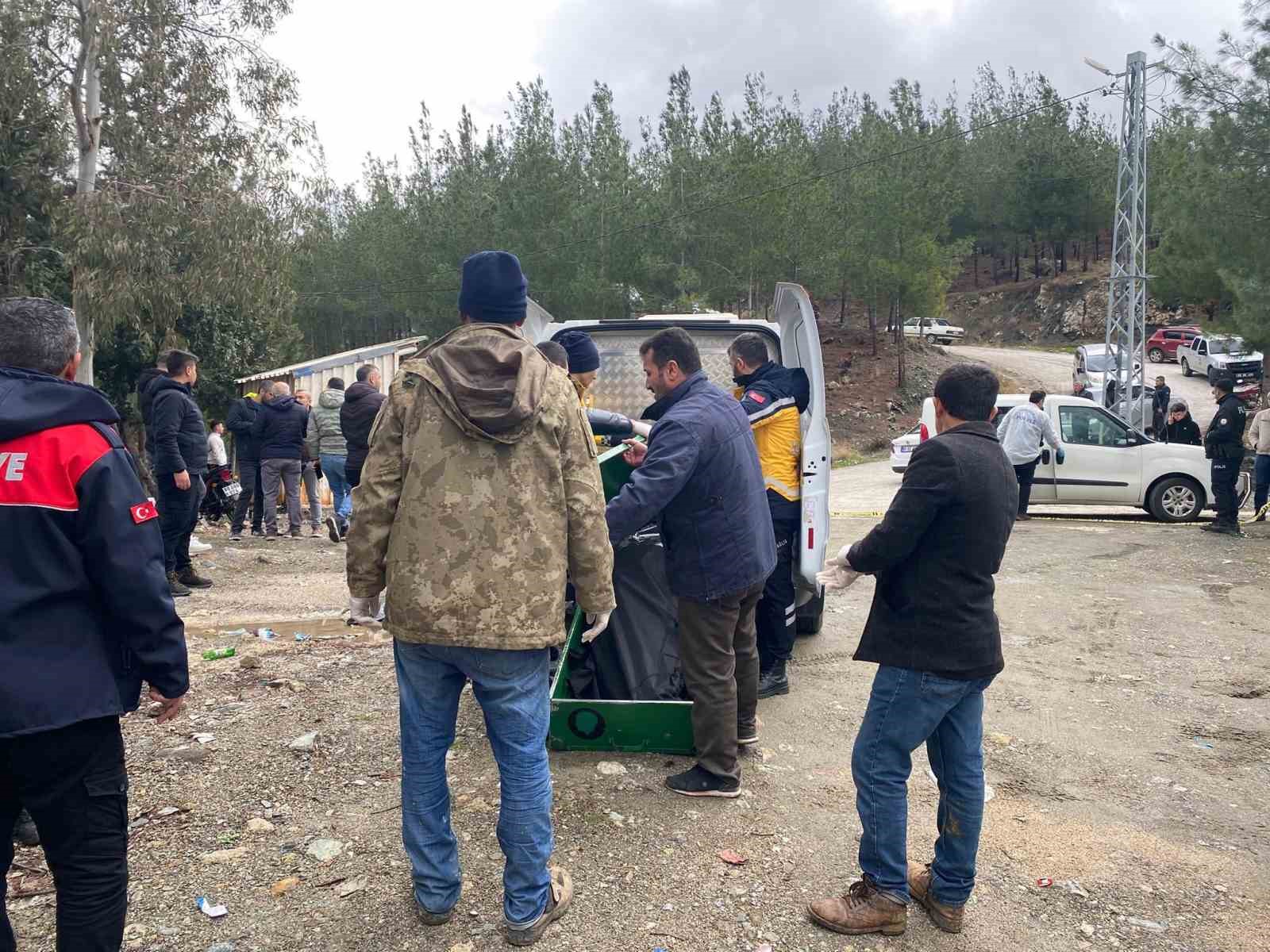 Av tüfeğiyle eski eşini öldürüp, intihar etti
