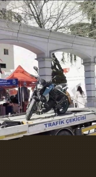 Avcılar’da polis çevirmesine giren motosikletliye 226 bin lira ceza kesildi
