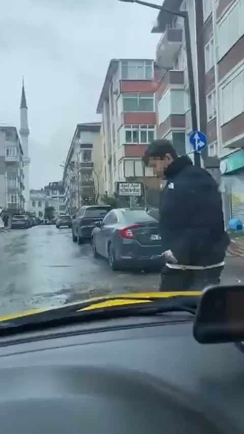 Avcılar’da trafikte takip ettiği sürücüye tehditler savuran şahıs yakalandı
